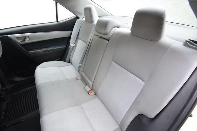 Photo of 2016 Super White Toyota Corolla