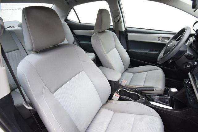 Photo of 2016 Super White Toyota Corolla