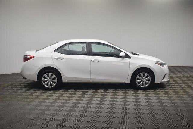 Photo of 2016 Super White Toyota Corolla
