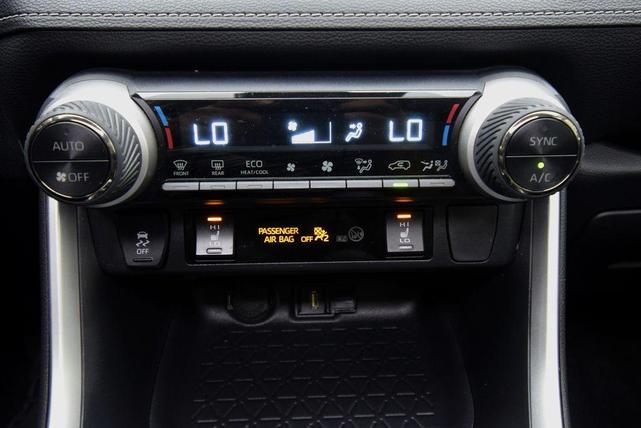 Photo of 2022 White Toyota RAV4 Hybrid