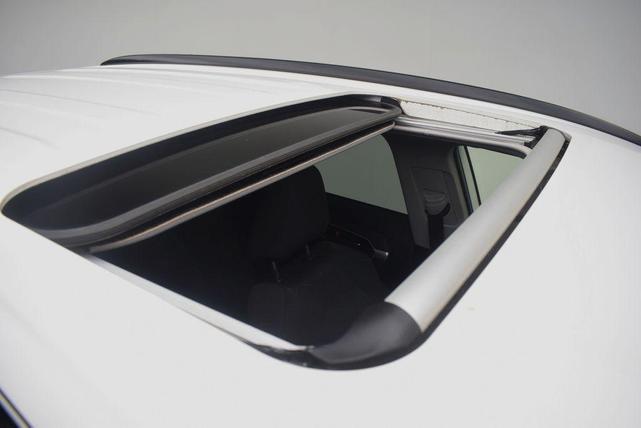Photo of 2022 White Toyota RAV4 Hybrid