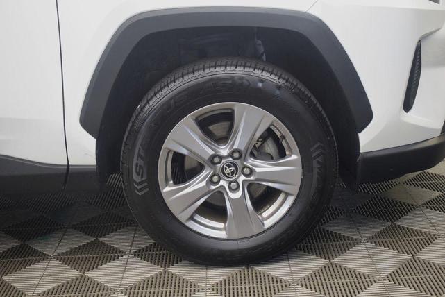 Photo of 2022 White Toyota RAV4 Hybrid