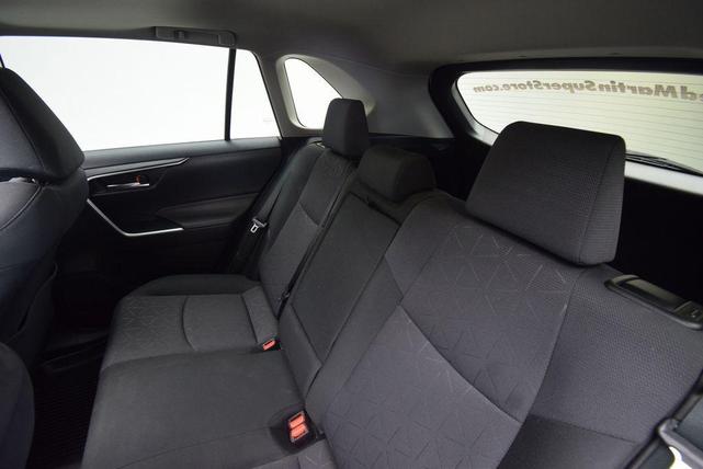 Photo of 2022 White Toyota RAV4 Hybrid