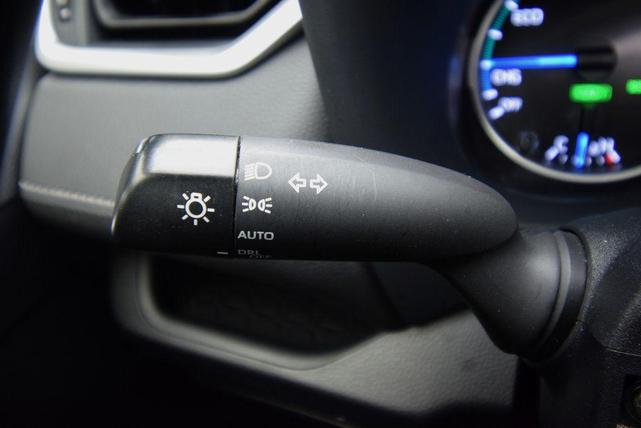 Photo of 2022 White Toyota RAV4 Hybrid