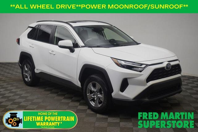 Photo of 2022 White Toyota RAV4 Hybrid