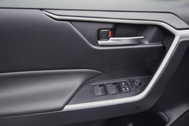Photo of 2022 White Toyota RAV4 Hybrid