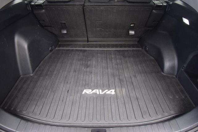 Photo of 2022 White Toyota RAV4 Hybrid