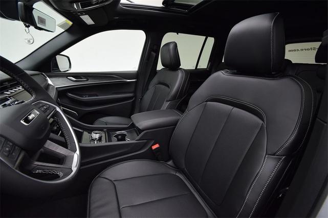 Photo of 2025 Bright White Clearcoat Jeep Grand Cherokee 4xe