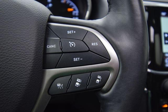 Photo of 2021 Velvet Red Pearlcoat Jeep Grand Cherokee