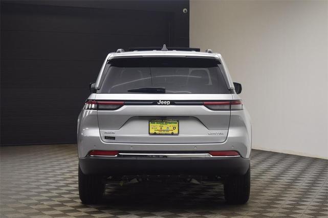 Photo of 2025 Silver Zynith Jeep Grand Cherokee