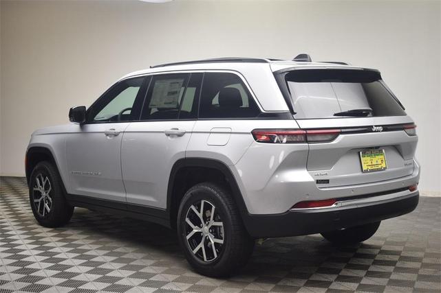 Photo of 2025 Silver Zynith Jeep Grand Cherokee
