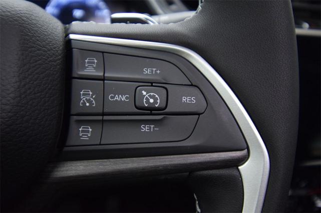 Photo of 2025 Silver Zynith Jeep Grand Cherokee