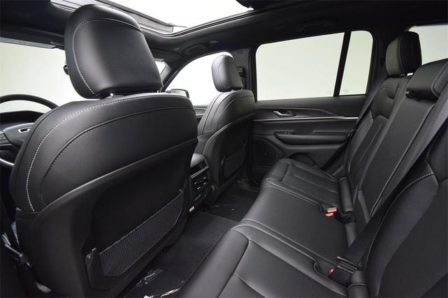 Photo of 2025 Silver Zynith Jeep Grand Cherokee