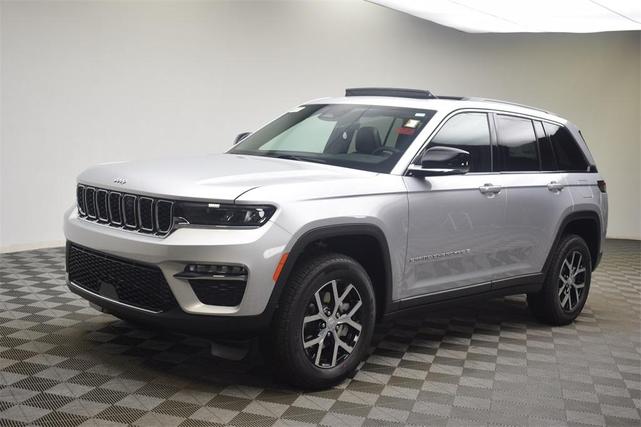Photo of 2025 Silver Zynith Jeep Grand Cherokee
