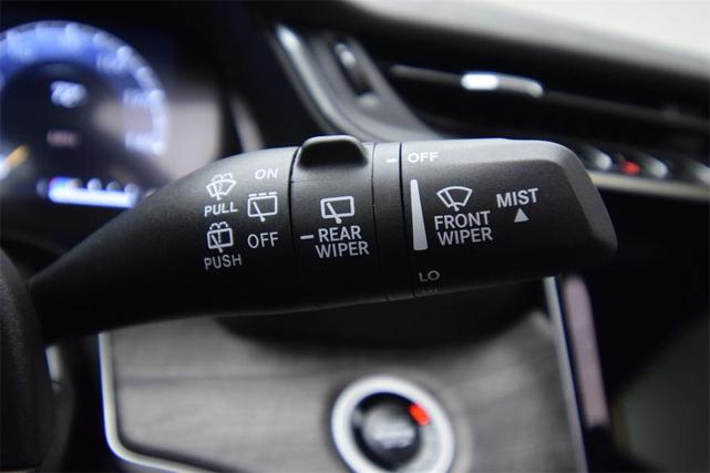 Photo of 2025 Silver Zynith Jeep Grand Cherokee