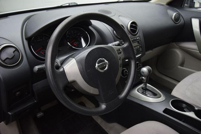 Photo of 2011 Brilliant Silver Nissan Rogue