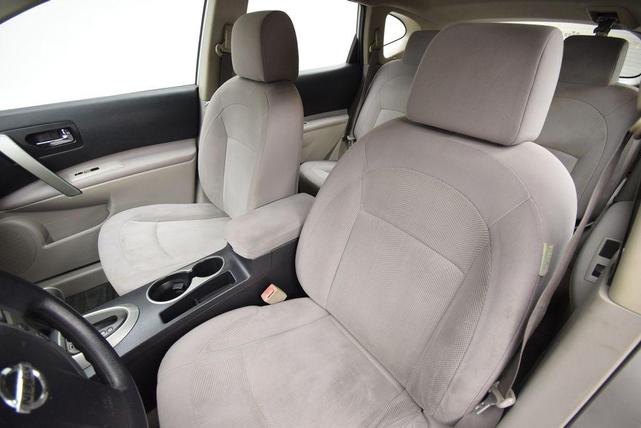 Photo of 2011 Brilliant Silver Nissan Rogue