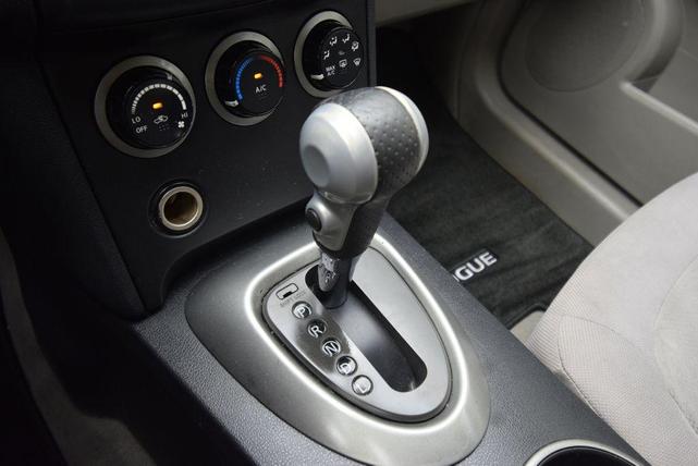 Photo of 2011 Brilliant Silver Nissan Rogue