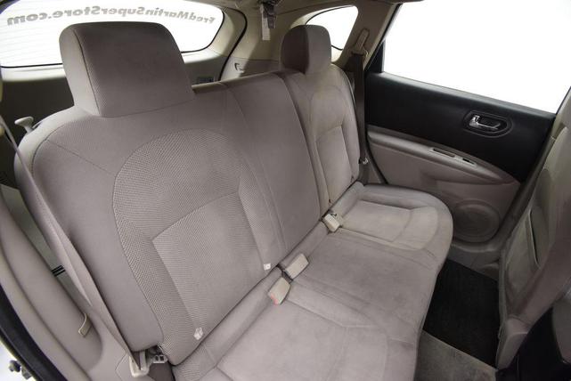 Photo of 2011 Brilliant Silver Nissan Rogue