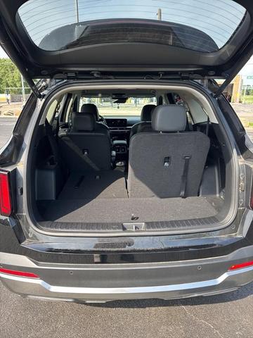 Photo of 2025 Ebony Black Kia Sorento