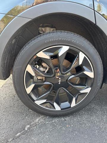 Photo of 2025 Ebony Black Kia Sorento