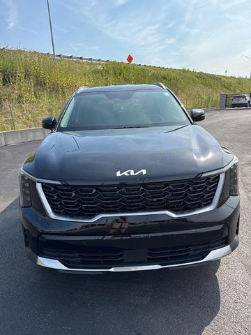 Photo of 2025 Ebony Black Kia Sorento