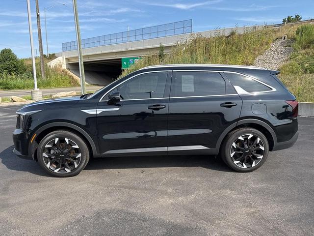 Photo of 2025 Ebony Black Kia Sorento
