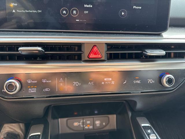 Photo of 2025 Ebony Black Kia Sorento