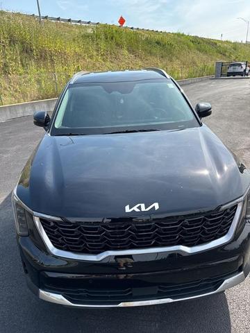 Photo of 2025 Ebony Black Kia Sorento