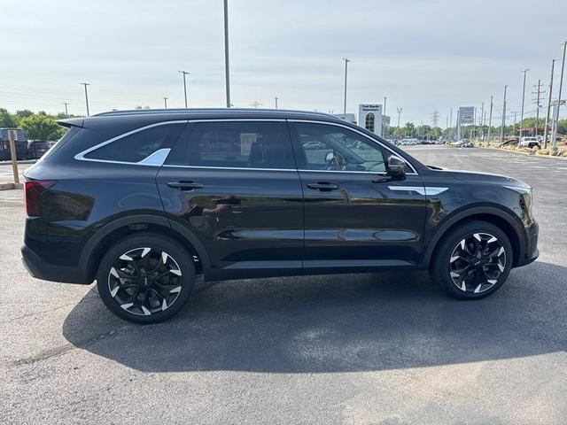 Photo of 2025 Ebony Black Kia Sorento