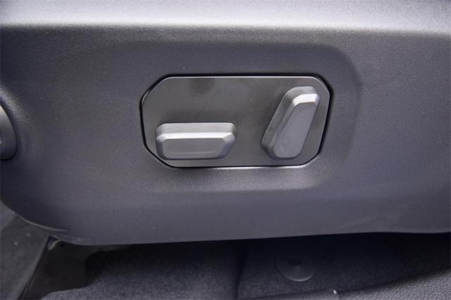 Photo of 2025 Hydro Blue Pearl Jeep Wrangler