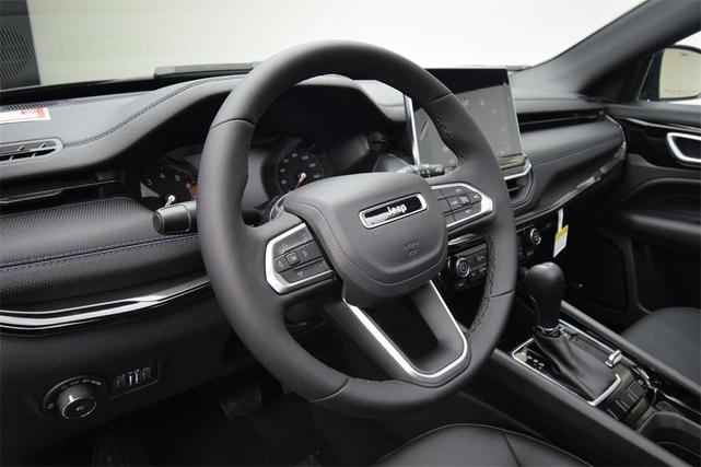 Photo of 2025 Diamond Black Jeep Compass