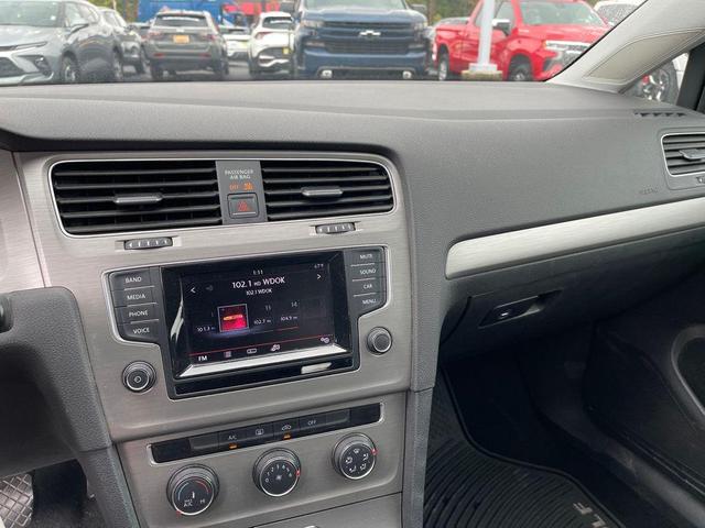 Photo of 2015 Platinum Gray Metallic Volkswagen Golf SportWagen