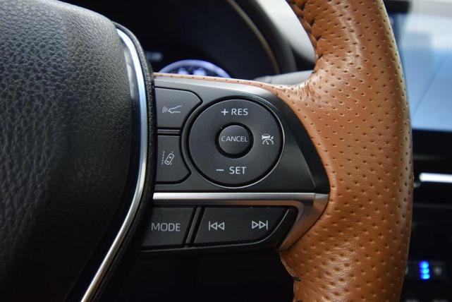 Photo of 2021 Wind Chill Pearl Toyota Avalon Hybrid