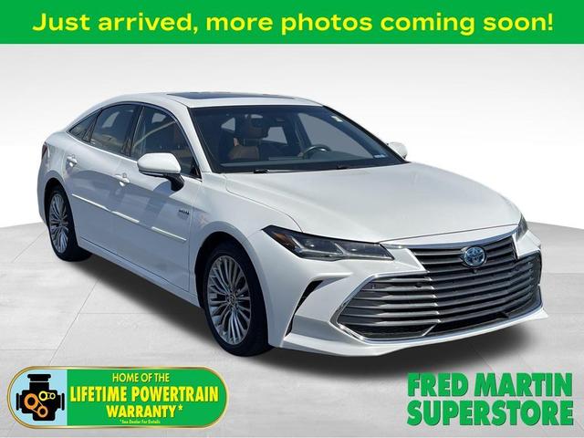Photo of 2021 Wind Chill Pearl Toyota Avalon Hybrid