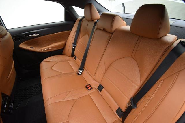 Photo of 2021 Wind Chill Pearl Toyota Avalon Hybrid
