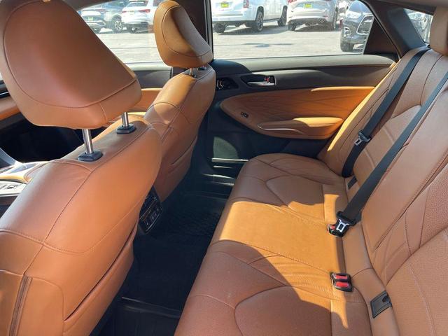 Photo of 2021 Wind Chill Pearl Toyota Avalon Hybrid