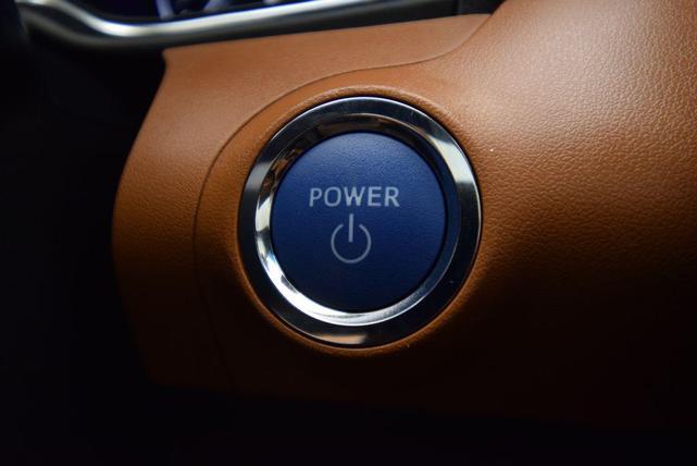 Photo of 2021 Wind Chill Pearl Toyota Avalon Hybrid