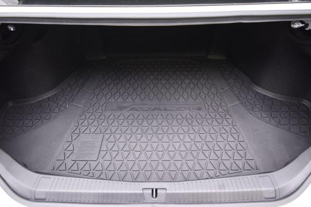 Photo of 2021 Wind Chill Pearl Toyota Avalon Hybrid