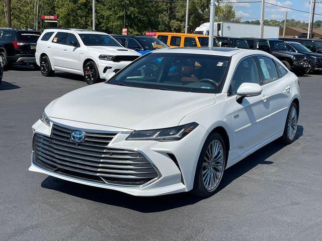 Photo of 2021 Wind Chill Pearl Toyota Avalon Hybrid