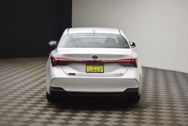 Photo of 2021 Wind Chill Pearl Toyota Avalon Hybrid