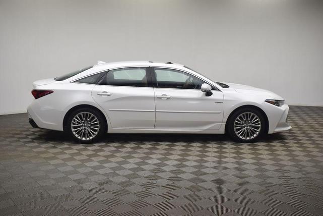 Photo of 2021 Wind Chill Pearl Toyota Avalon Hybrid