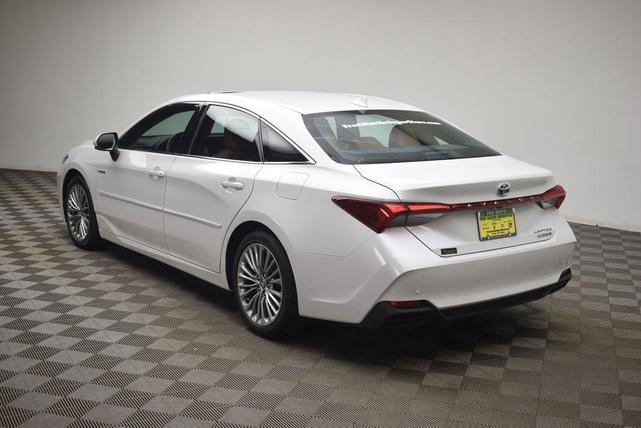 Photo of 2021 Wind Chill Pearl Toyota Avalon Hybrid