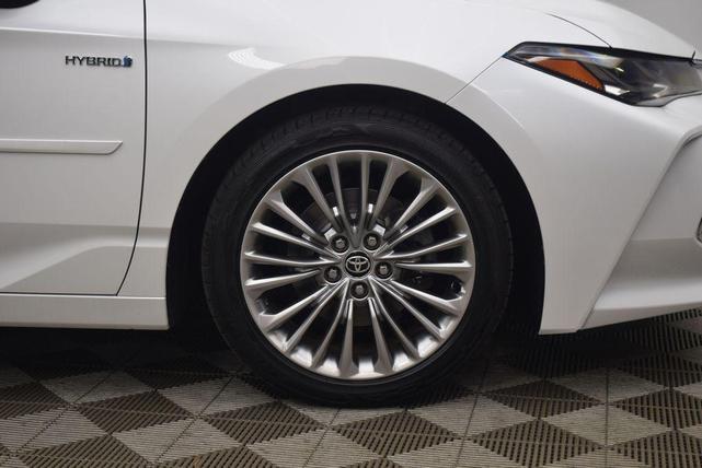 Photo of 2021 Wind Chill Pearl Toyota Avalon Hybrid
