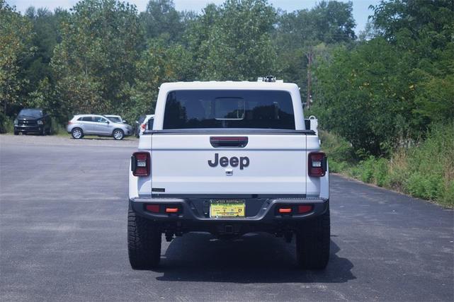 Photo of 2025 Bright White Clearcoat Jeep Gladiator