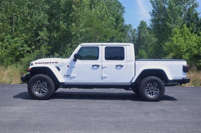 Photo of 2025 Bright White Clearcoat Jeep Gladiator