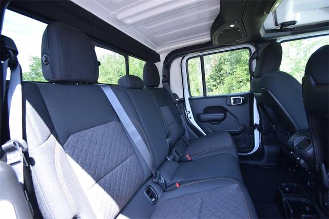 Photo of 2025 Bright White Clearcoat Jeep Gladiator