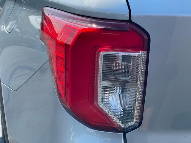 Photo of 2023 Iconic Silver Metallic Ford Explorer