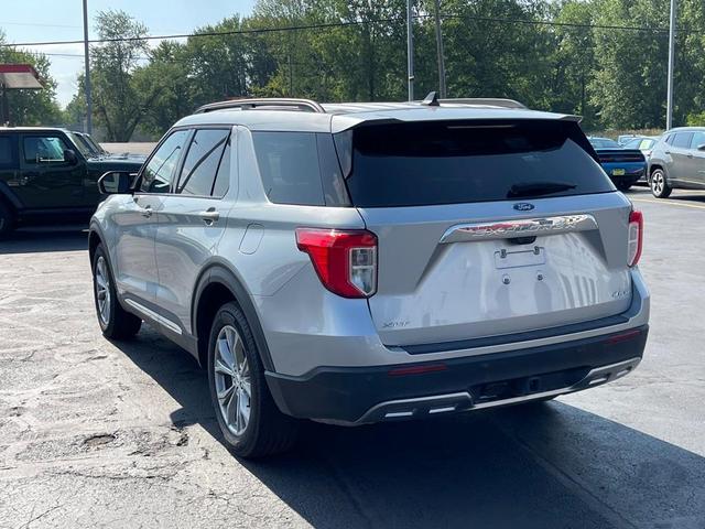 Photo of 2023 Iconic Silver Metallic Ford Explorer
