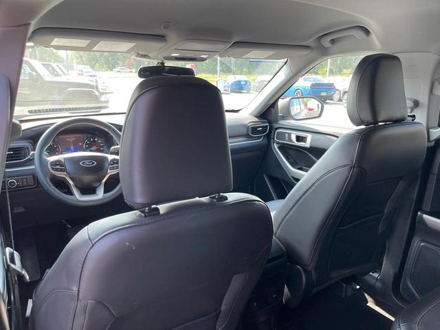Photo of 2023 Iconic Silver Metallic Ford Explorer
